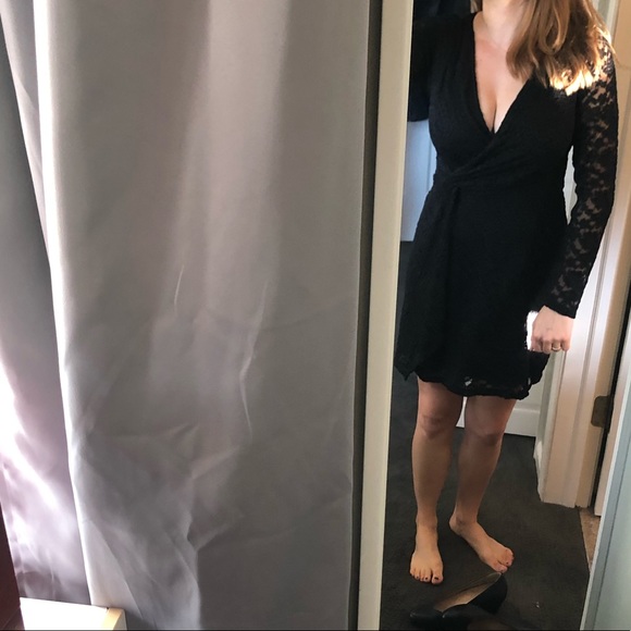 Black Lace Abercrombie XS Long-sleeved Dress - Picture 2 of 4